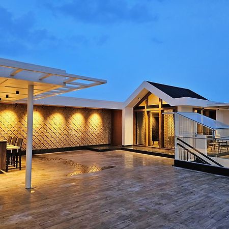 Appartement The Pentouz On 100 Feet Road Indiranagar - An Urban Luxury Retreat à Bangalore Extérieur photo