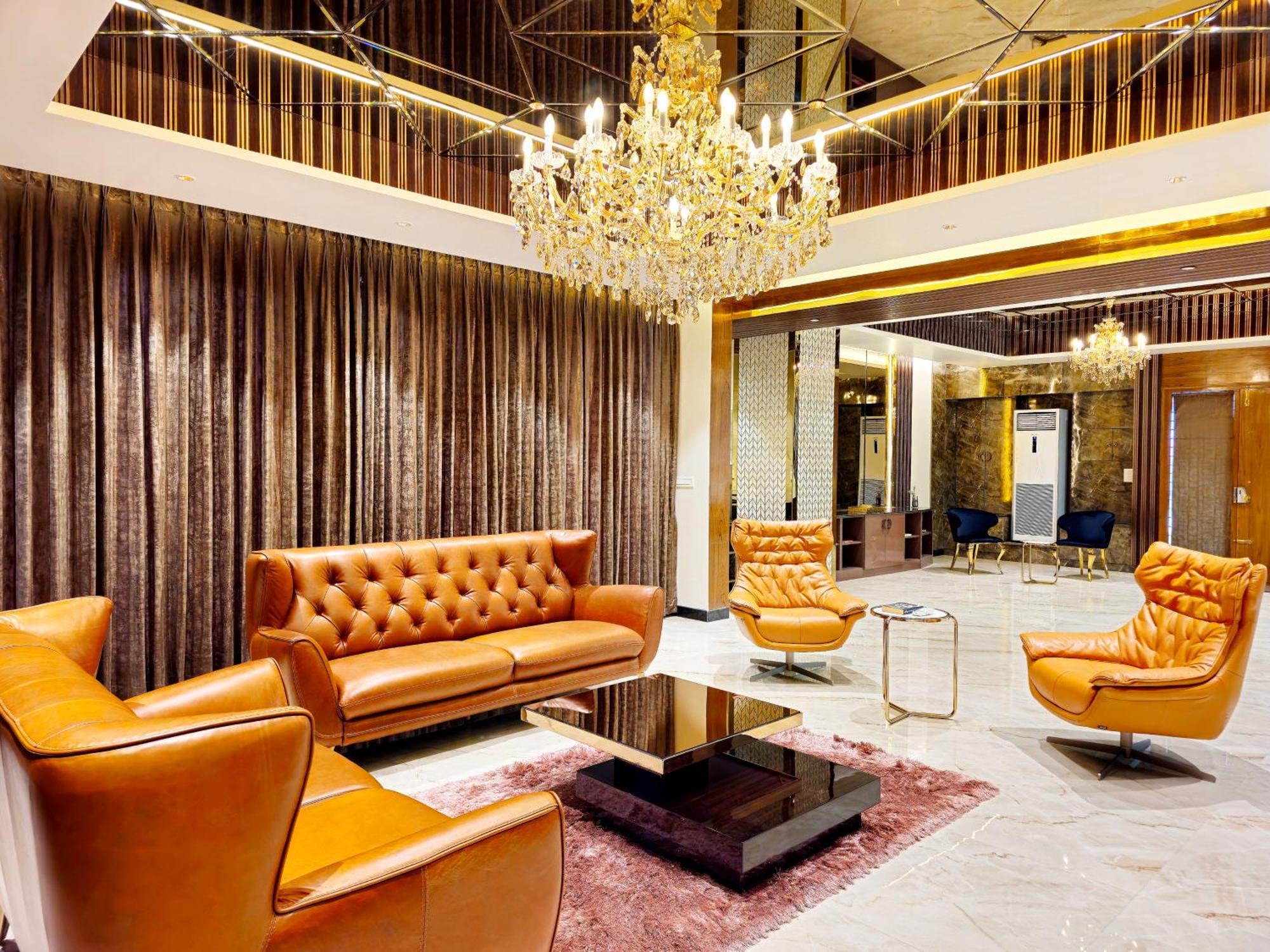 Appartement The Pentouz On 100 Feet Road Indiranagar - An Urban Luxury Retreat à Bangalore Extérieur photo