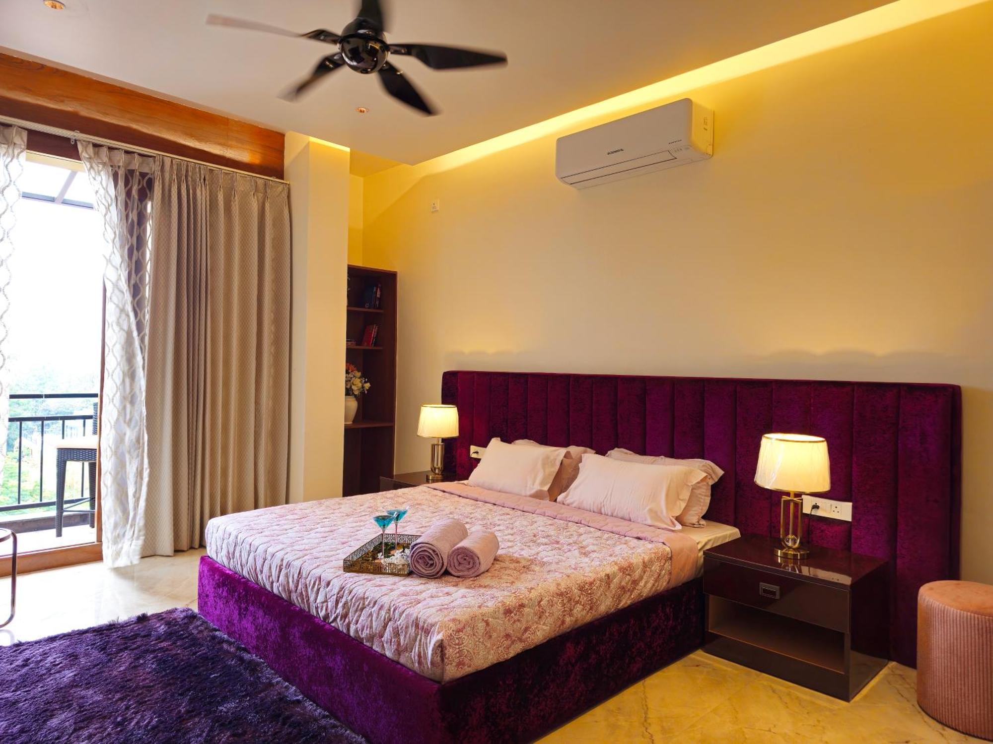 Appartement The Pentouz On 100 Feet Road Indiranagar - An Urban Luxury Retreat à Bangalore Extérieur photo