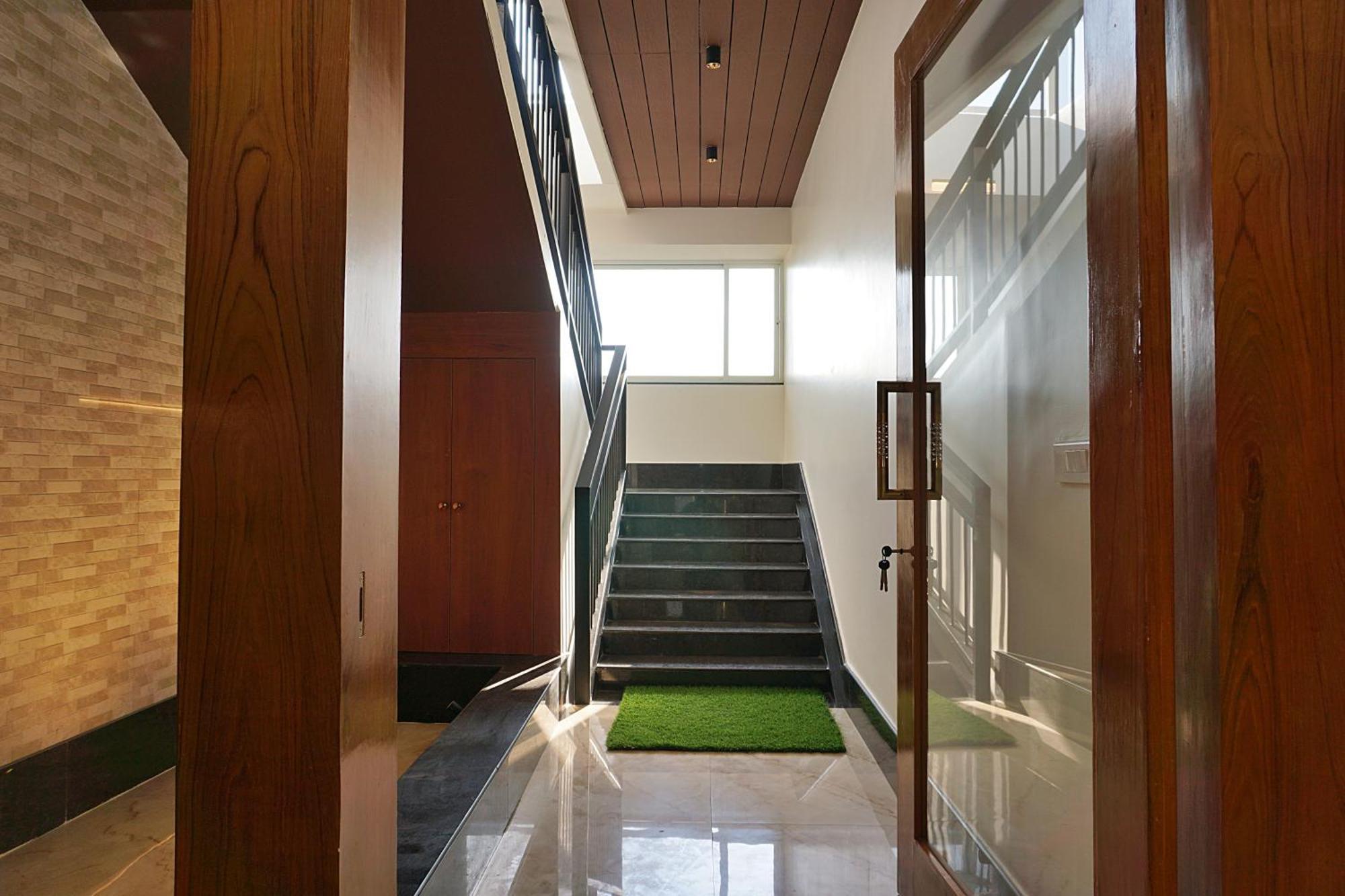 Appartement The Pentouz On 100 Feet Road Indiranagar - An Urban Luxury Retreat à Bangalore Extérieur photo