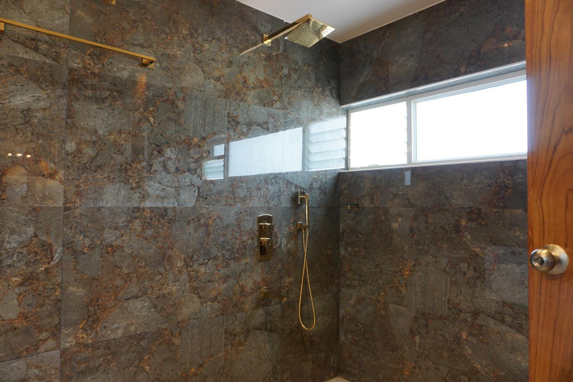 Appartement The Pentouz On 100 Feet Road Indiranagar - An Urban Luxury Retreat à Bangalore Extérieur photo
