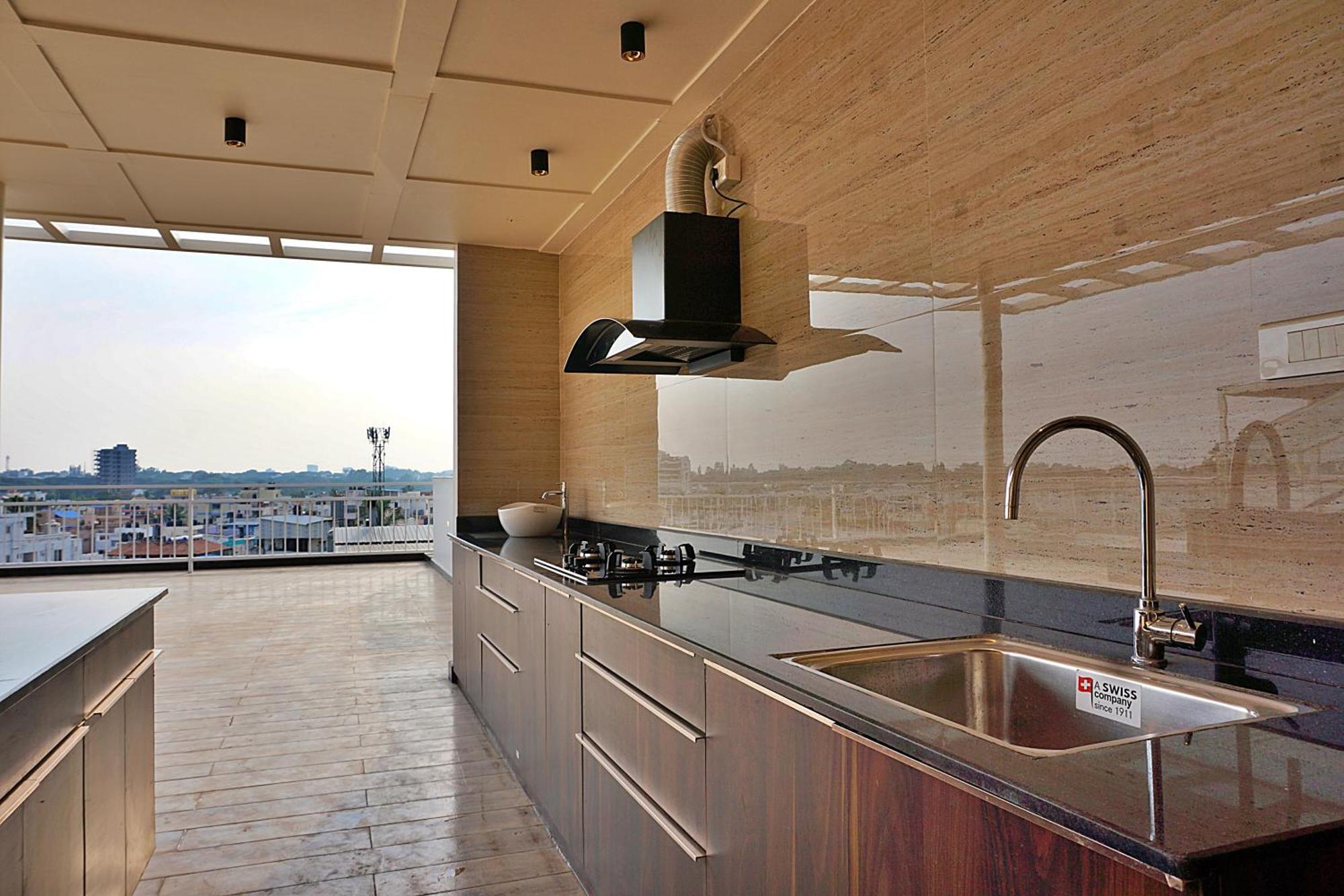 Appartement The Pentouz On 100 Feet Road Indiranagar - An Urban Luxury Retreat à Bangalore Extérieur photo