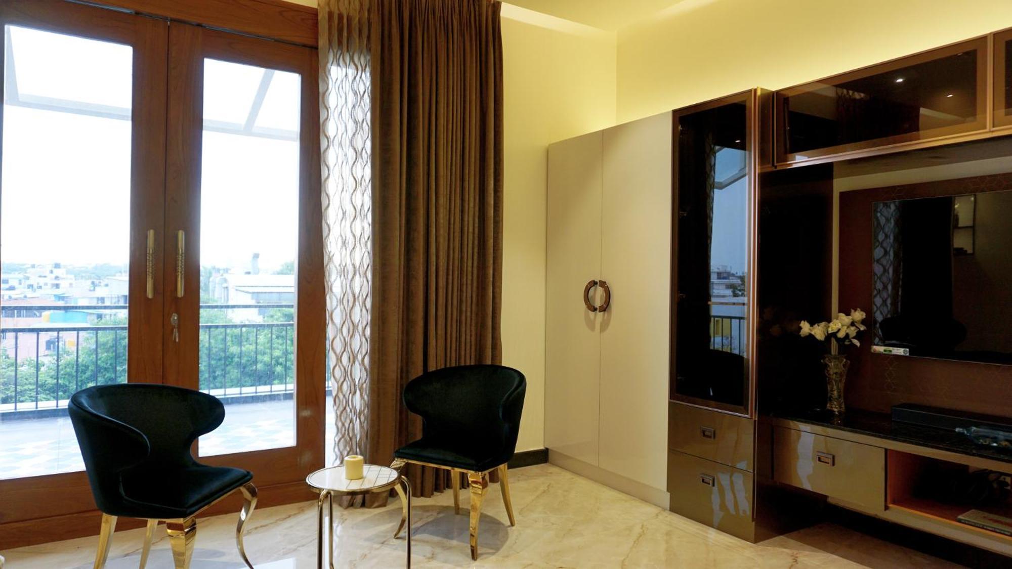 Appartement The Pentouz On 100 Feet Road Indiranagar - An Urban Luxury Retreat à Bangalore Extérieur photo