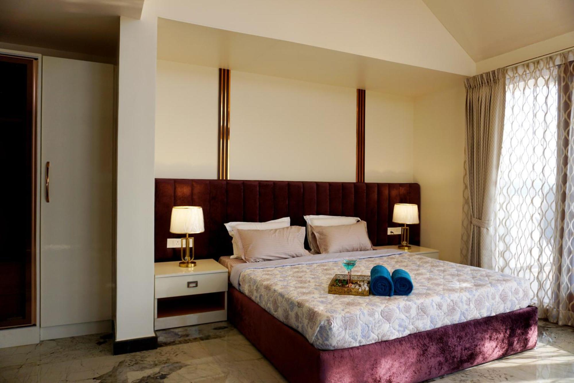 Appartement The Pentouz On 100 Feet Road Indiranagar - An Urban Luxury Retreat à Bangalore Extérieur photo