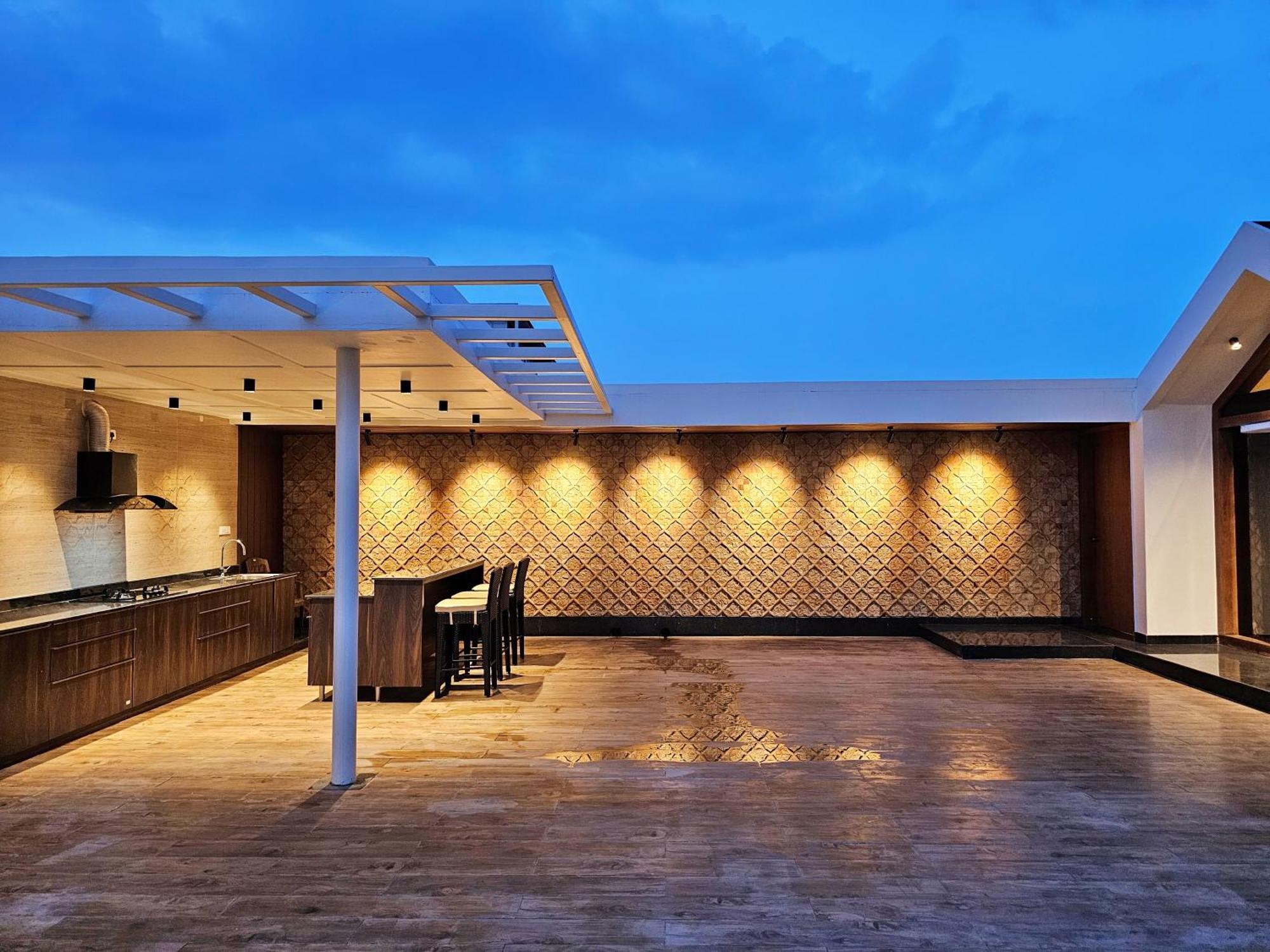 Appartement The Pentouz On 100 Feet Road Indiranagar - An Urban Luxury Retreat à Bangalore Extérieur photo