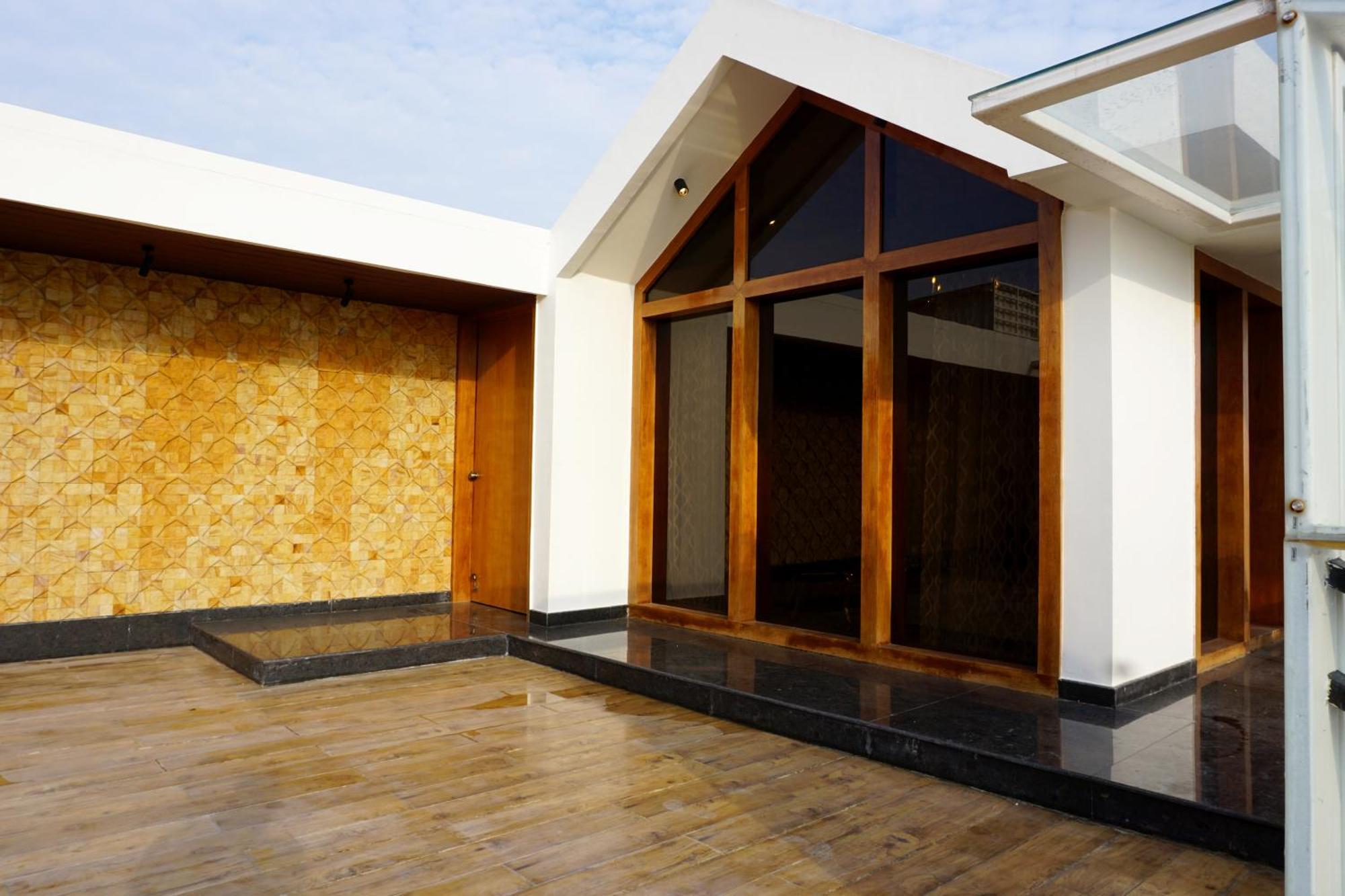 Appartement The Pentouz On 100 Feet Road Indiranagar - An Urban Luxury Retreat à Bangalore Extérieur photo