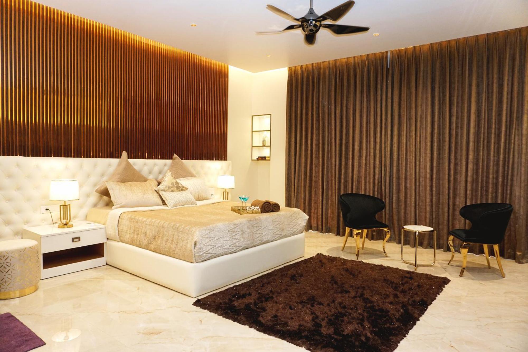 Appartement The Pentouz On 100 Feet Road Indiranagar - An Urban Luxury Retreat à Bangalore Extérieur photo