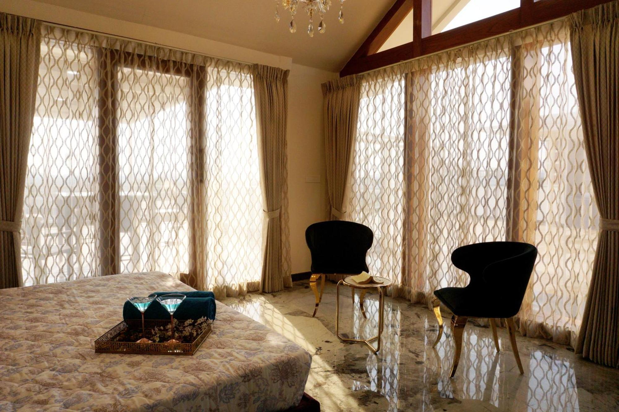 Appartement The Pentouz On 100 Feet Road Indiranagar - An Urban Luxury Retreat à Bangalore Extérieur photo