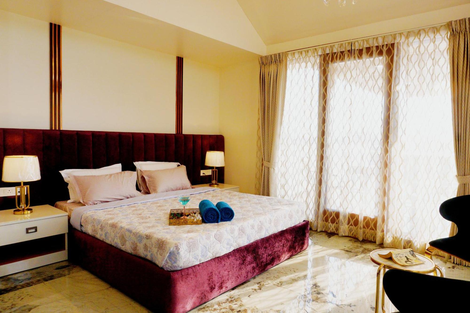 Appartement The Pentouz On 100 Feet Road Indiranagar - An Urban Luxury Retreat à Bangalore Extérieur photo